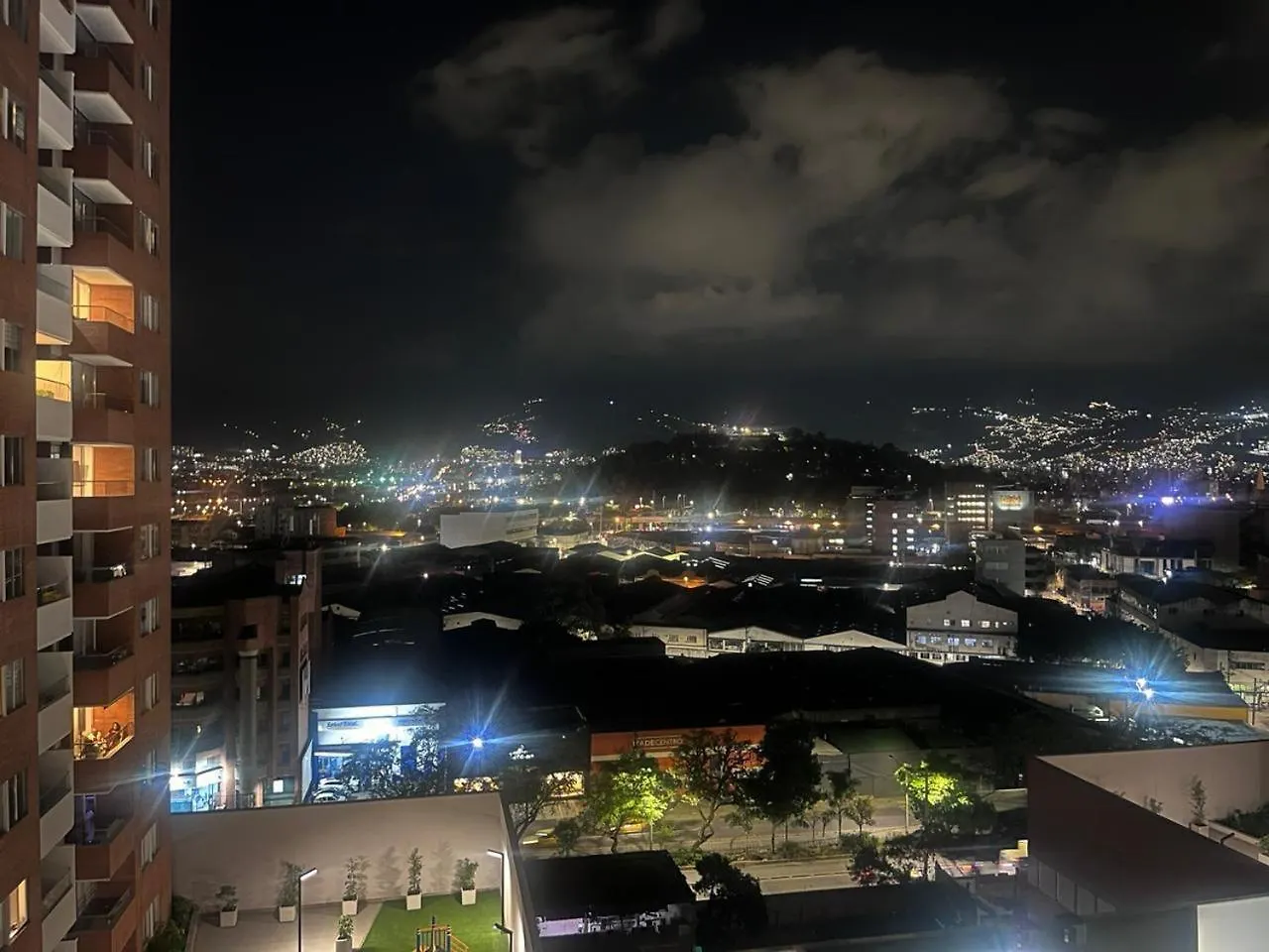 Hermoso Apto En Poblado Con Piscina Medellín Colombia